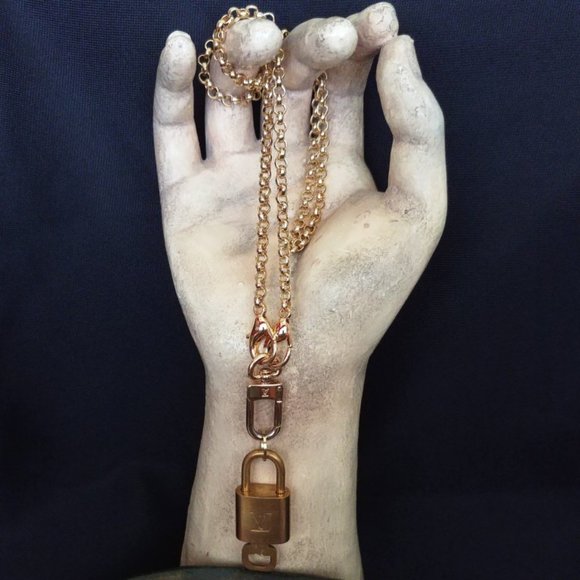 Louis Vuitton Lock & Key #317 w/Pochette Clasp & 24" Gold Chain & Clover Charms - Picture 11 of 16